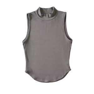 着圧トップは袖なし